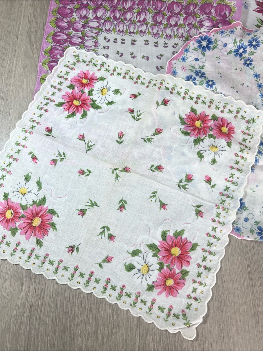 Vintage hankies lot of 6 floral cottagecore dainty - Picture 4 of 8